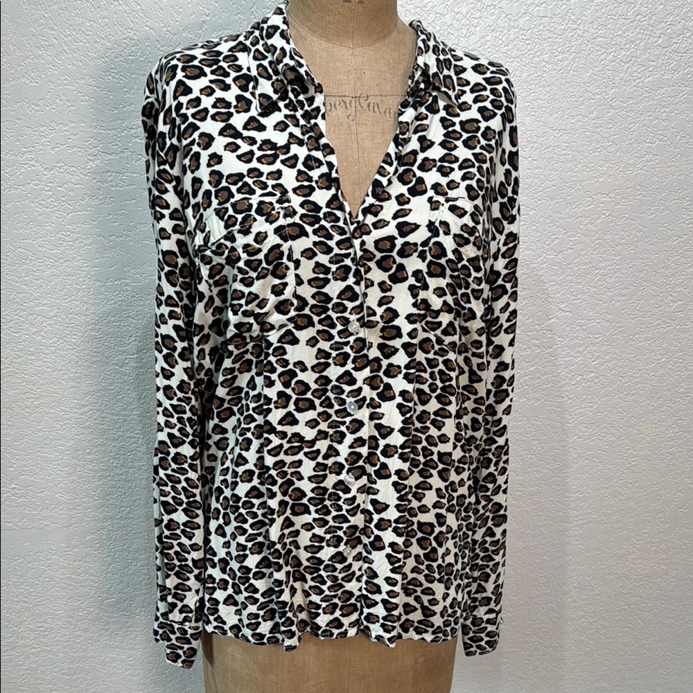 4 Our Dreamers Leopard Print Button-Up Long Sleeve Large Blouse‎